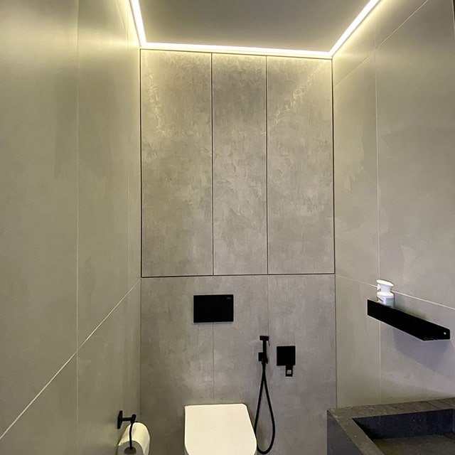 Контурный профиль с подстветкой в санузле